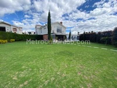Casa de 3 alcobas en venta en San Jose De Bavaria, Bogotá, 800 m² · foto 4 de 17