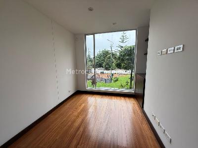 Casa de 3 alcobas en venta en Altos De Suba, Bogotá, 336 m² · foto 5 de 19