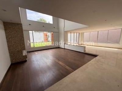 Casa de 4 alcobas en venta en San Jose De Bavaria, Bogotá, 800 m² · foto 14 de 18