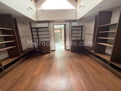 Casa de 4 alcobas en venta en San Jose De Bavaria, Bogotá, 800 m² · foto 2 de 18