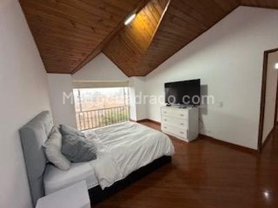 Casa de 4 alcobas en venta en San Jose De Bavaria, Bogotá, 600 m² · foto 2 de 18