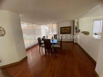 Casa de 4 alcobas en venta en San Jose De Bavaria, Bogotá, 800 m² · foto 4 de 20