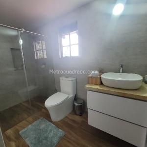 Casa de 4 alcobas en venta en San Jose De Bavaria, Bogotá, 800 m² · foto 2 de 20