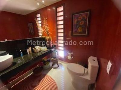 Casa de 4 alcobas en venta en San Jose De Bavaria, Bogotá, 800 m² · foto 18 de 19