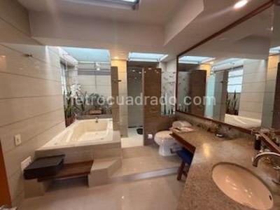 Apartamento de 3 alcobas en venta en Colina Campestre, Bogotá, 190 m² · foto 2 de 19