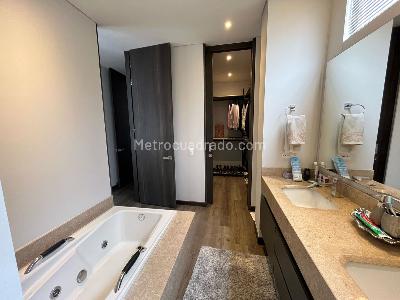 Apartamento de 3 alcobas en venta en Cerros De Suba, Bogotá, 167 m² · foto 10 de 14