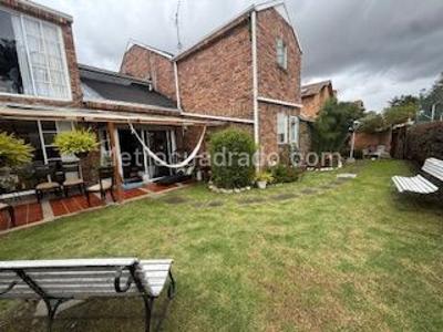 Casa de 4 alcobas en venta en San Jose De Bavaria, Bogotá, 800 m² · foto 2 de 11