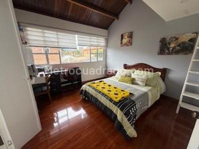 Casa de 4 alcobas en venta en San Jose De Bavaria, Bogotá, 800 m² · foto 6 de 11