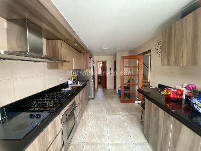 Casa de 3 alcobas en venta en San Jose De Bavaria, Bogotá, 250 m² · foto 10 de 16