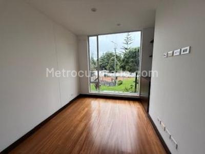 Casa de 4 alcobas en venta en Altos De Sotileza, Bogotá, 500 m² · foto 2 de 20