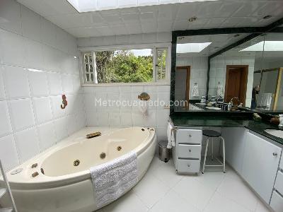 Casa de 4 alcobas en venta en San Jose De Bavaria, Bogotá, 800 m² · foto 16 de 20