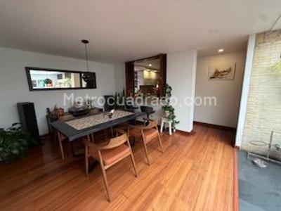 Casa de 3 alcobas en venta en San Jose De Bavaria, Bogotá, 350 m² · foto 2 de 17