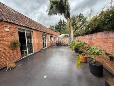 Casa de 3 alcobas en venta en San Jose De Bavaria, Bogotá, 350 m² · foto 4 de 17