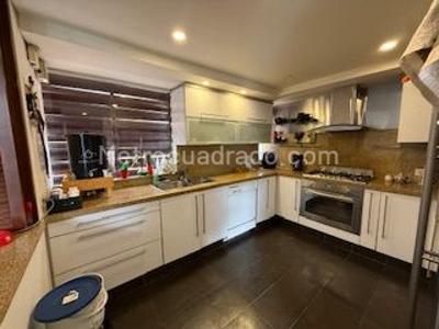 Casa de 3 alcobas en venta en San Jose De Bavaria, Bogotá, 350 m² · foto 6 de 17