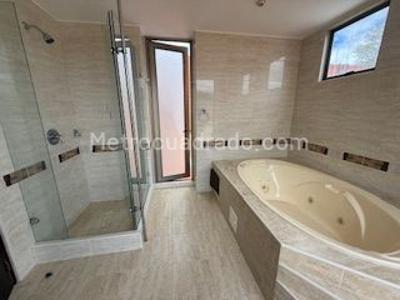 Casa de 3 alcobas en arriendo en San Jose De Bavaria, Bogotá, 800 m² · foto 10 de 15