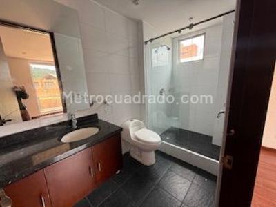 Casa de 3 alcobas en arriendo en San Jose De Bavaria, Bogotá, 800 m² · foto 7 de 15