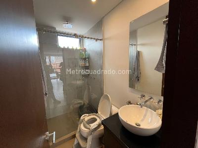 Apartamento de 3 alcobas en venta en Los Rosales Chico, Bogotá, 100 m² · foto 11 de 14
