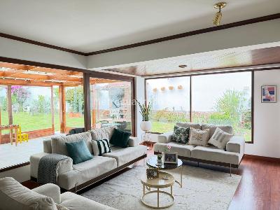 Casa de 5 alcobas en venta en San Jose De Bavaria, Bogotá, 1200 m² · foto 1 de 15