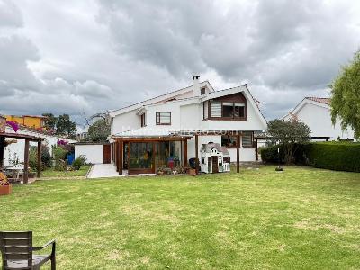 Casa de 4 alcobas en venta en San Jose De Bavaria, Bogotá, 1200 m² · foto 2 de 19