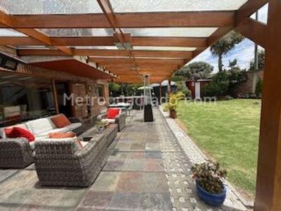 Casa de 4 alcobas en venta en San Jose De Bavaria, Bogotá, 800 m² · foto 1 de 16