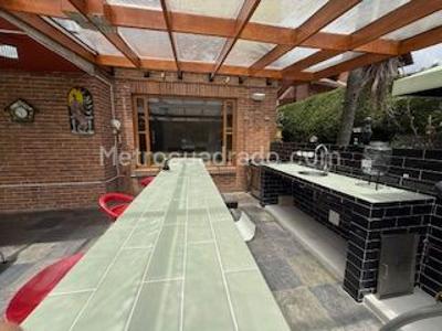 Casa de 4 alcobas en venta en San Jose De Bavaria, Bogotá, 800 m² · foto 3 de 16
