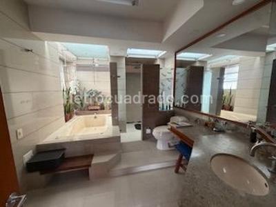 Apartamento de 3 alcobas en venta en Colina San Jose Del Prado, Bogotá, 196 m² · foto 17 de 20