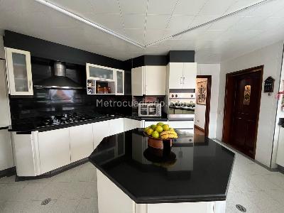 Casa de 4 alcobas en venta en San Jose De Bavaria, Bogotá, 850 m² · foto 6 de 16