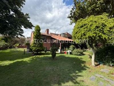 Casa de 4 alcobas en venta en San Jose De Bavaria, Bogotá, 1100 m² · foto 1 de 15