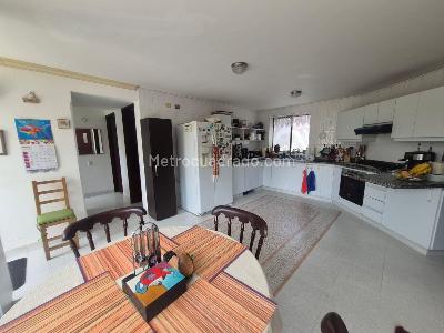 Casa de 4 alcobas en venta en San Jose De Bavaria, Bogotá, 800 m² · foto 9 de 10