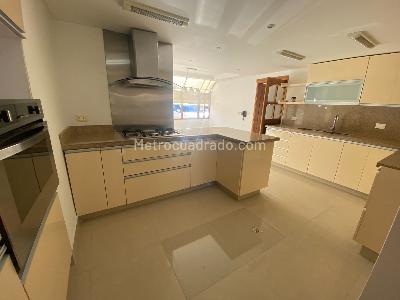 Casa de 4 alcobas en venta en San Jose De Bavaria, Bogotá, 650 m² · foto 16 de 19