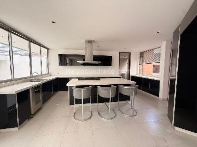 Casa de 4 alcobas en venta en San Jose De Bavaria, Bogotá, 800 m² · foto 16 de 19