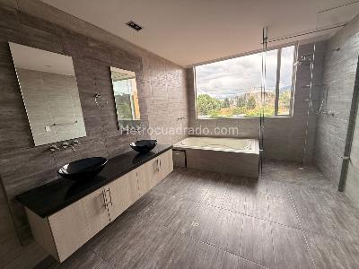 Casa de 4 alcobas en venta en San Jose De Bavaria, Bogotá, 800 m² · foto 8 de 19