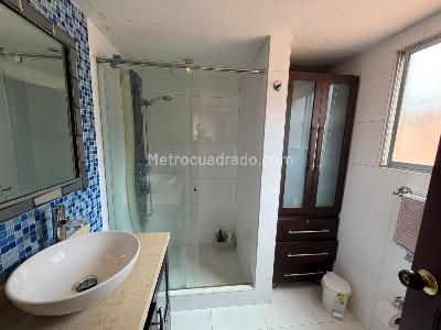 Casa de 4 alcobas en venta en San Jose De Bavaria, Bogotá, 887 m² · foto 2 de 20
