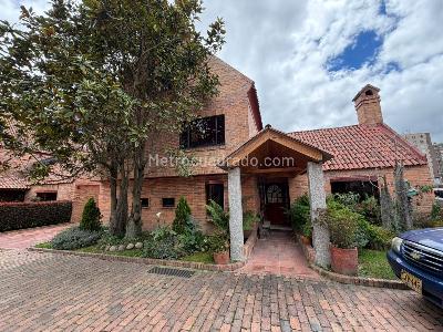 Casa de 4 alcobas en venta en San Jose De Bavaria, Bogotá, 887 m² · foto 3 de 20