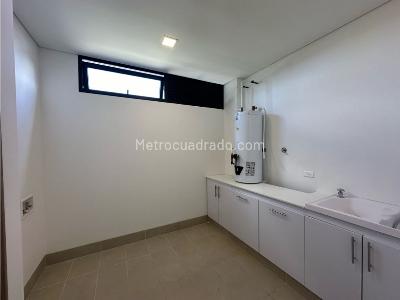 Casa de 3 alcobas en arriendo en Las Palmas, Medellín, 1750 m² · foto 11 de 20