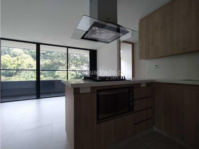 Modern 3BR Apartment with Mountain View in Las Palmas - 2