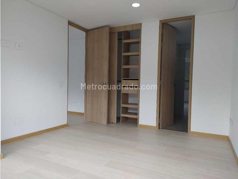 Modern 3BR Apartment with Mountain View in Las Palmas - 4