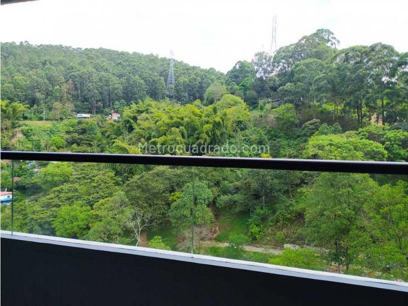 Modern 3BR Apartment with Mountain View in Las Palmas - 5