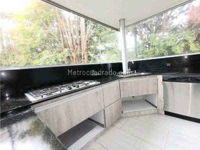 Casa de 5 alcobas en arriendo en Loma Del Escobero, Envigado, 400 m² · foto 14 de 20