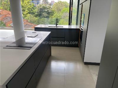 Apartamento de 3 alcobas en venta en El Tesoro, Medellín, 230 m² · foto 8 de 20