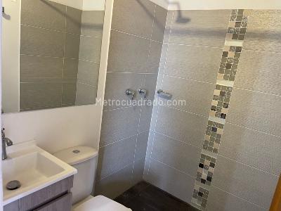 Apartamento de 3 alcobas en venta en La Milagrosa, Medellín, 98 m² · foto 14 de 17