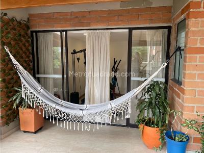 Apartamento de 3 alcobas en venta en Los Naranjos, Medellín, 225 m² · foto 16 de 20