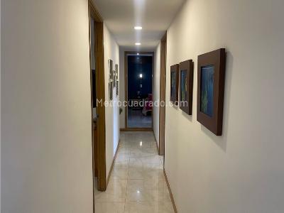 Apartamento de 3 alcobas en venta en Los Naranjos, Medellín, 225 m² · foto 18 de 20