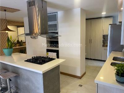 Apartamento de 3 alcobas en venta en Los Naranjos, Medellín, 225 m² · foto 3 de 20