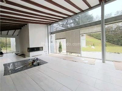 Casa de 5 alcobas en venta en Loma Del Escobero, Envigado, 400 m² · foto 4 de 20