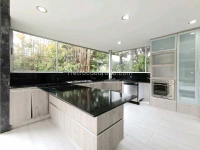 Casa de 5 alcobas en venta en Loma Del Escobero, Envigado, 400 m² · foto 16 de 20