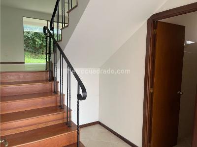 Casa de 3 alcobas en venta en El Esmeraldal, Envigado, 240 m² · foto 3 de 20