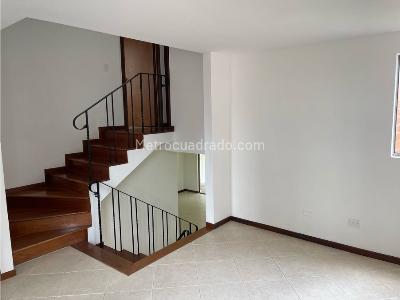 Casa de 3 alcobas en venta en El Esmeraldal, Envigado, 240 m² · foto 17 de 20