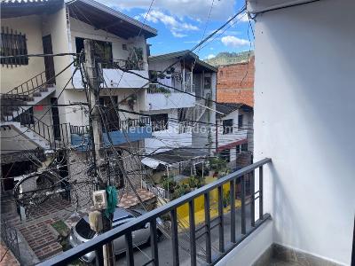 Apartamento de 3 alcobas en venta en Toscana, Medellín, 99 m² · foto 3 de 20