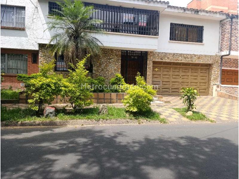 Large 5BR House for Rent Near Estadio